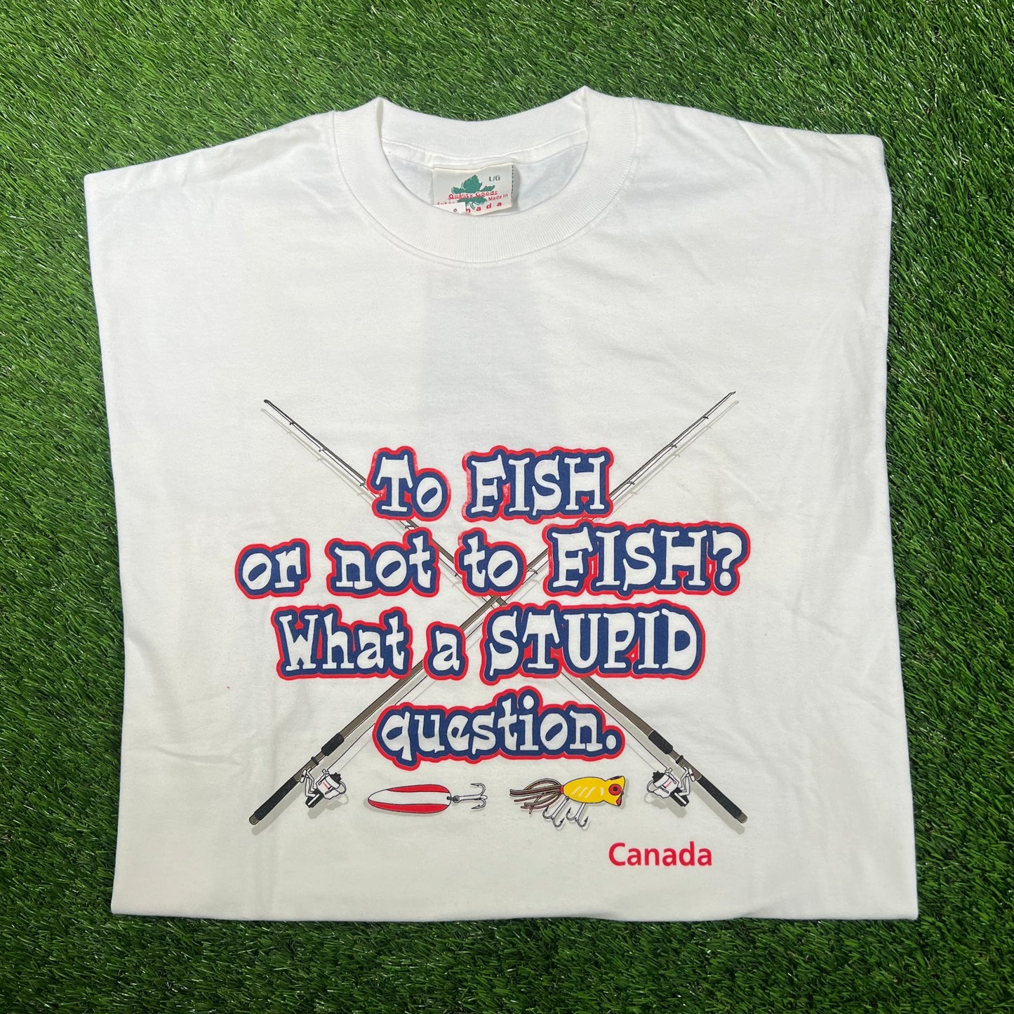 Y2K "To Fish or not to Fish" White Humor Tee Size Large NEW v17136