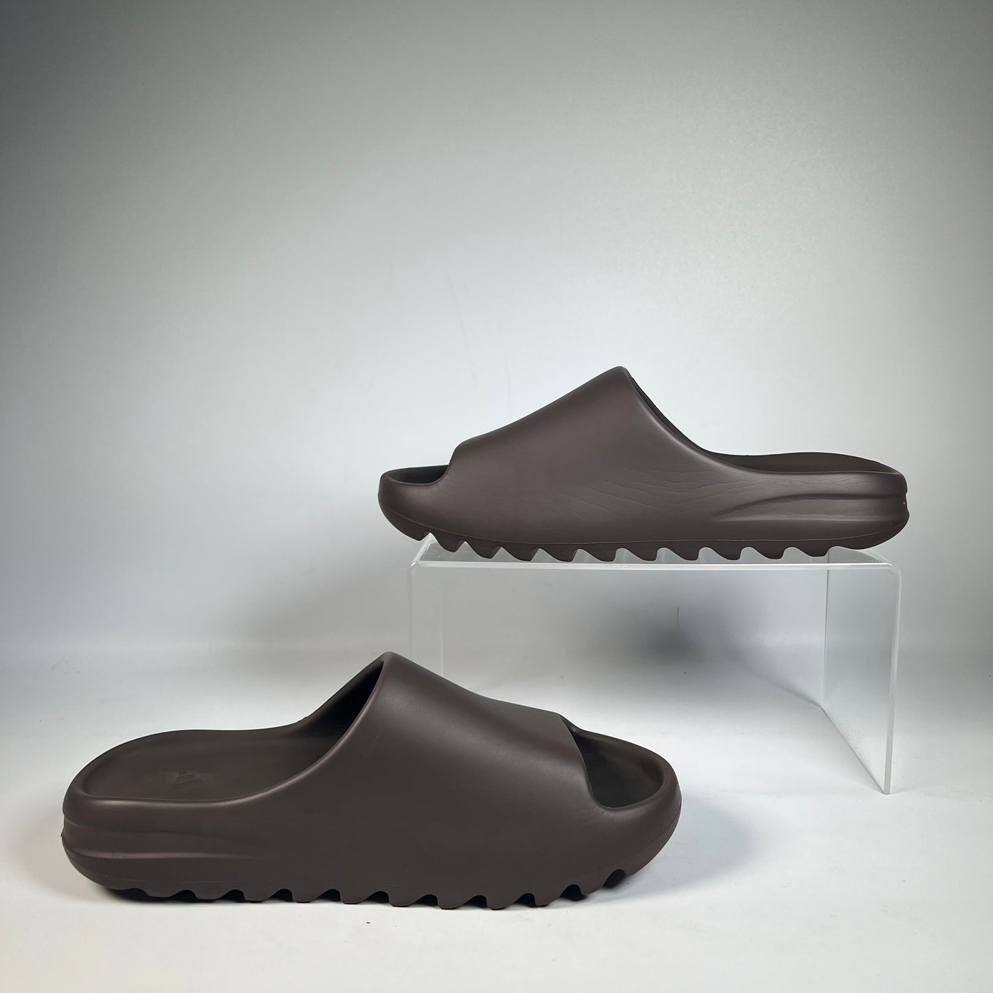 Yeezy Slide Soot (2020) Size 11 USED s22047