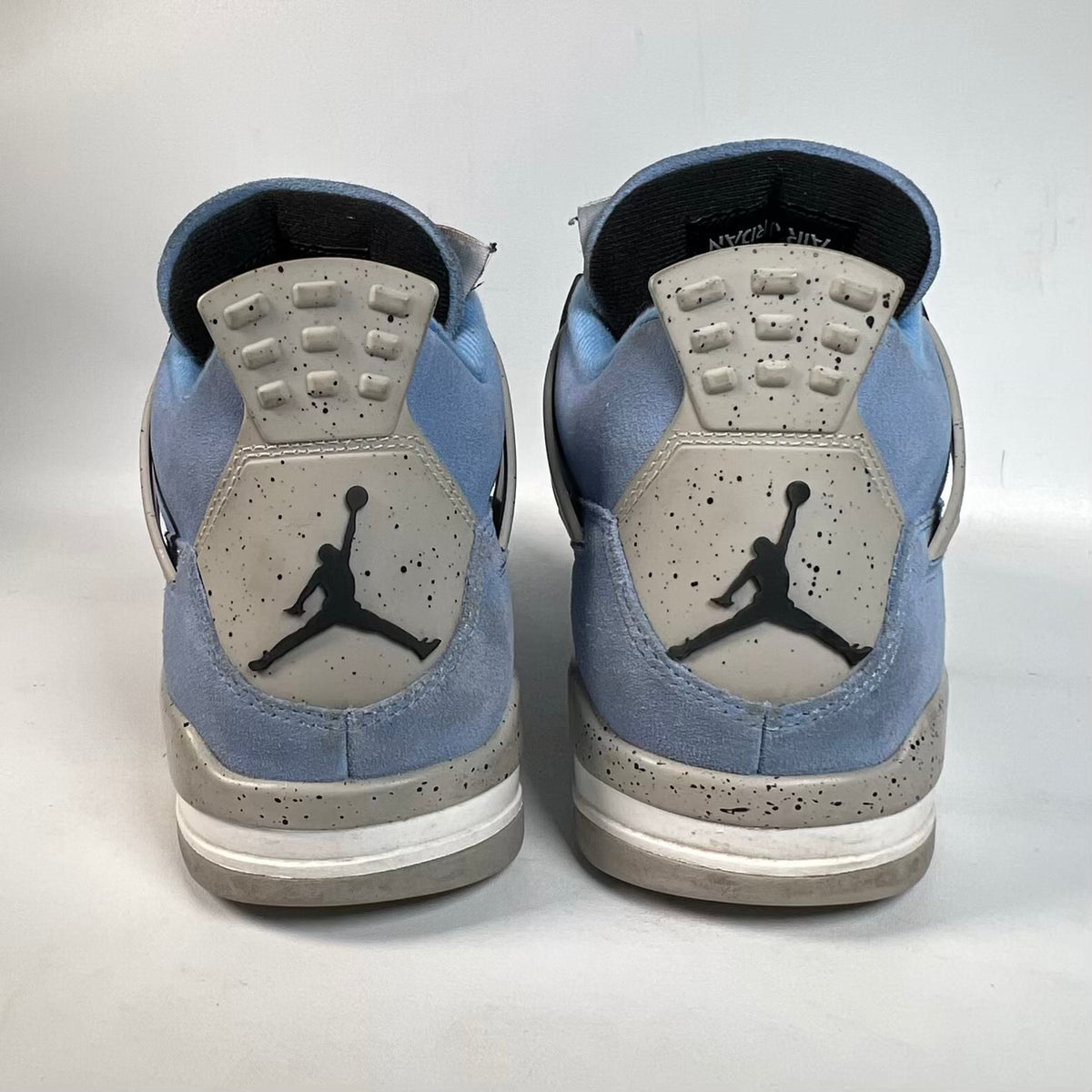 Jordan 4 University Blue (2021) Size 9.5 USED s23356