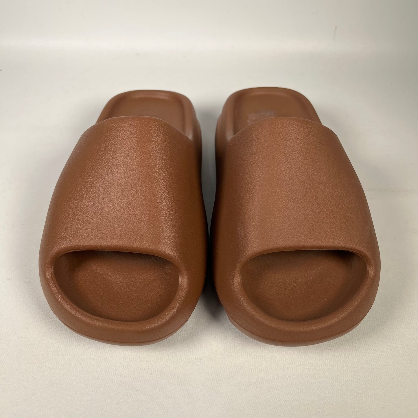 Yeezy Slide Flax Size 4 NEW s13556