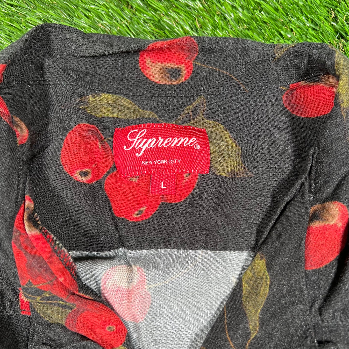 Supreme Black Cherry Rayon Shirt (2019) Size Large USED x14819