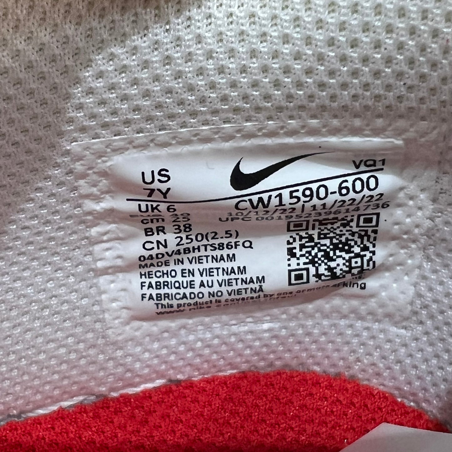 Nike Dunk Low Championship Red 2021 Size 7y NEW s12474