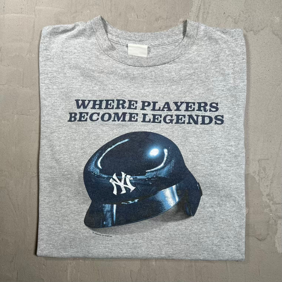 2007 Yankees Where Players Become Legends Helmet Grey Tee Size Large USED v20096