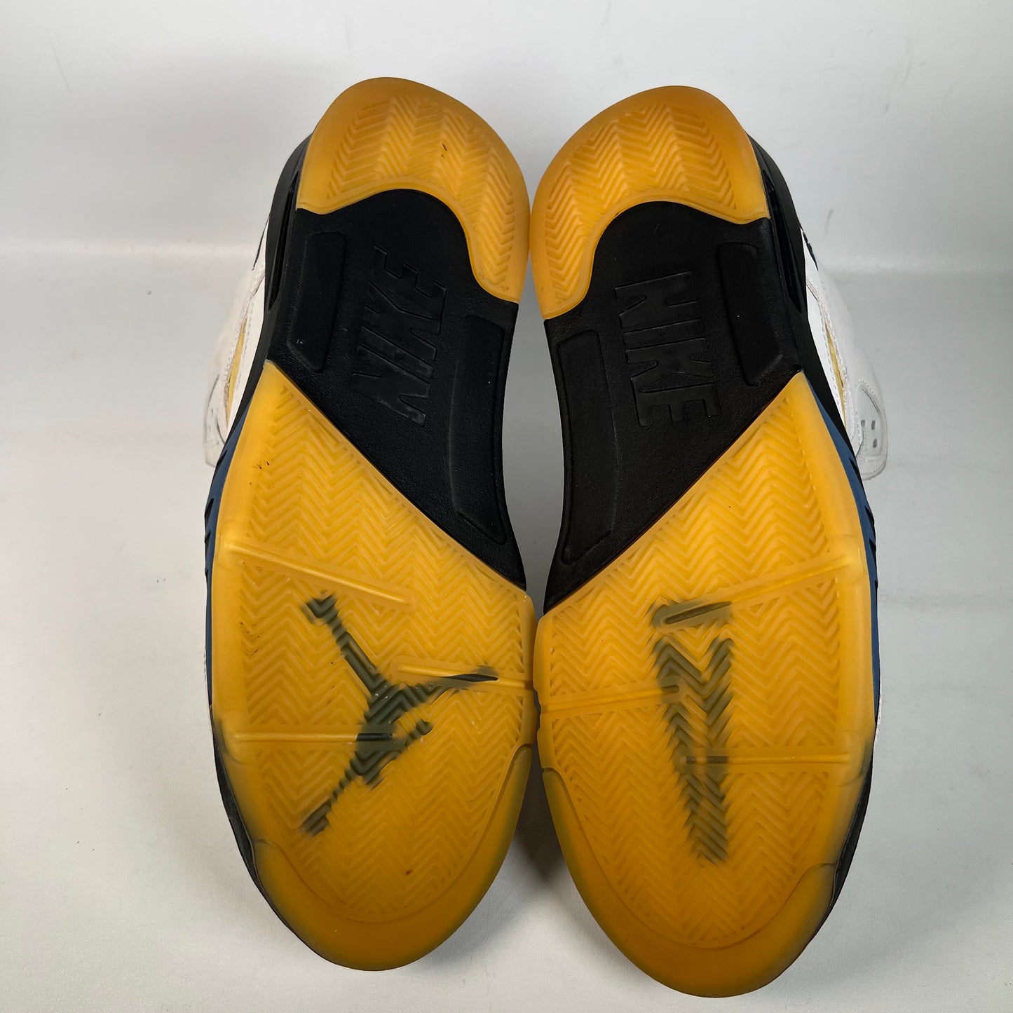 Jordan 5 A Ma Maniere Dawn (2023) Size 10/5M/12W USED s22435