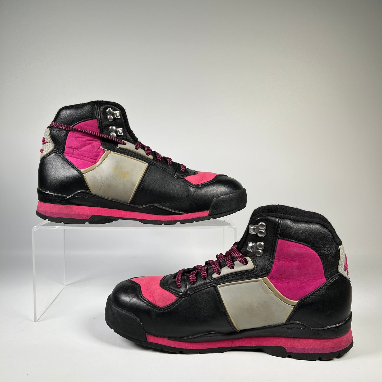 Nike Air Baltoro Pink/Black Hiking Boots (2006) Size 9 USED s19493