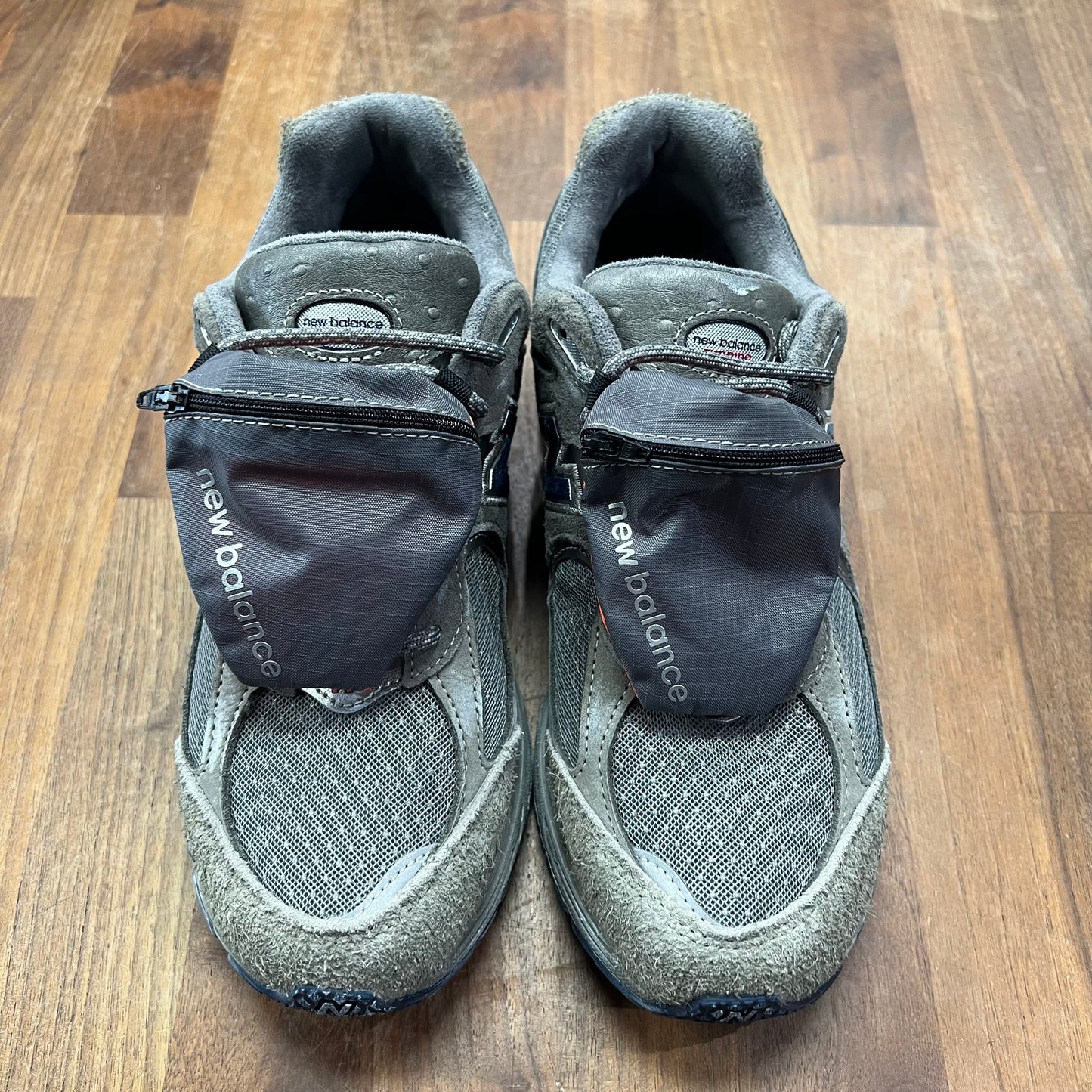 New Balance 2002R Grey Brown Pouch Size 8.5 USED s16444