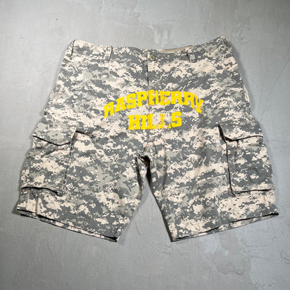 GV Gallery Raspberry Hills Digi Camo Cargo Shorts Size Large USED x17590
