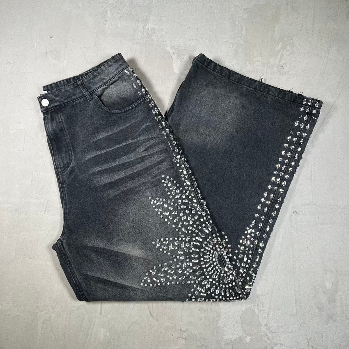 Vale Washed Black Flower Rhinestone Black Denim Jeans Size 34 USED x18923