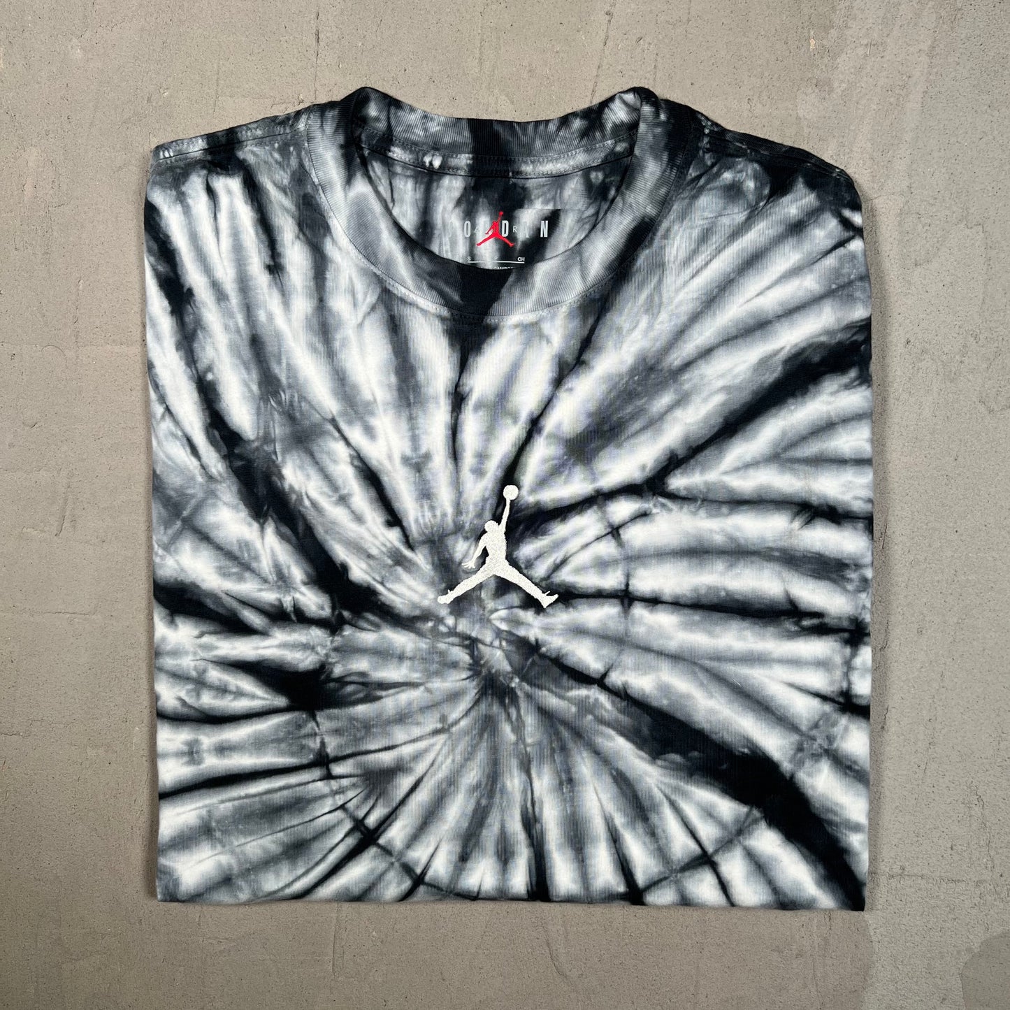 Jordan Grey/Black Burst Tie Dye Tee Size Small USED v19340