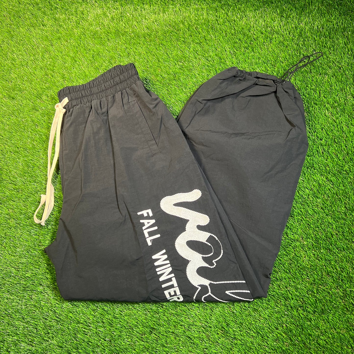 Vale Valley "Fall Winter" Black Nylon Track Pants Size Large USED x16810