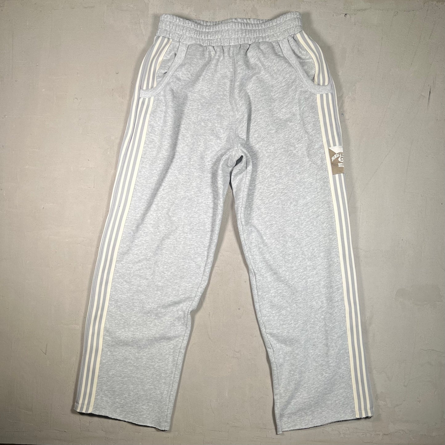 GV Gallery Raspberry Hills Lil Leon Grey Sweatpants Size XS USED x17536