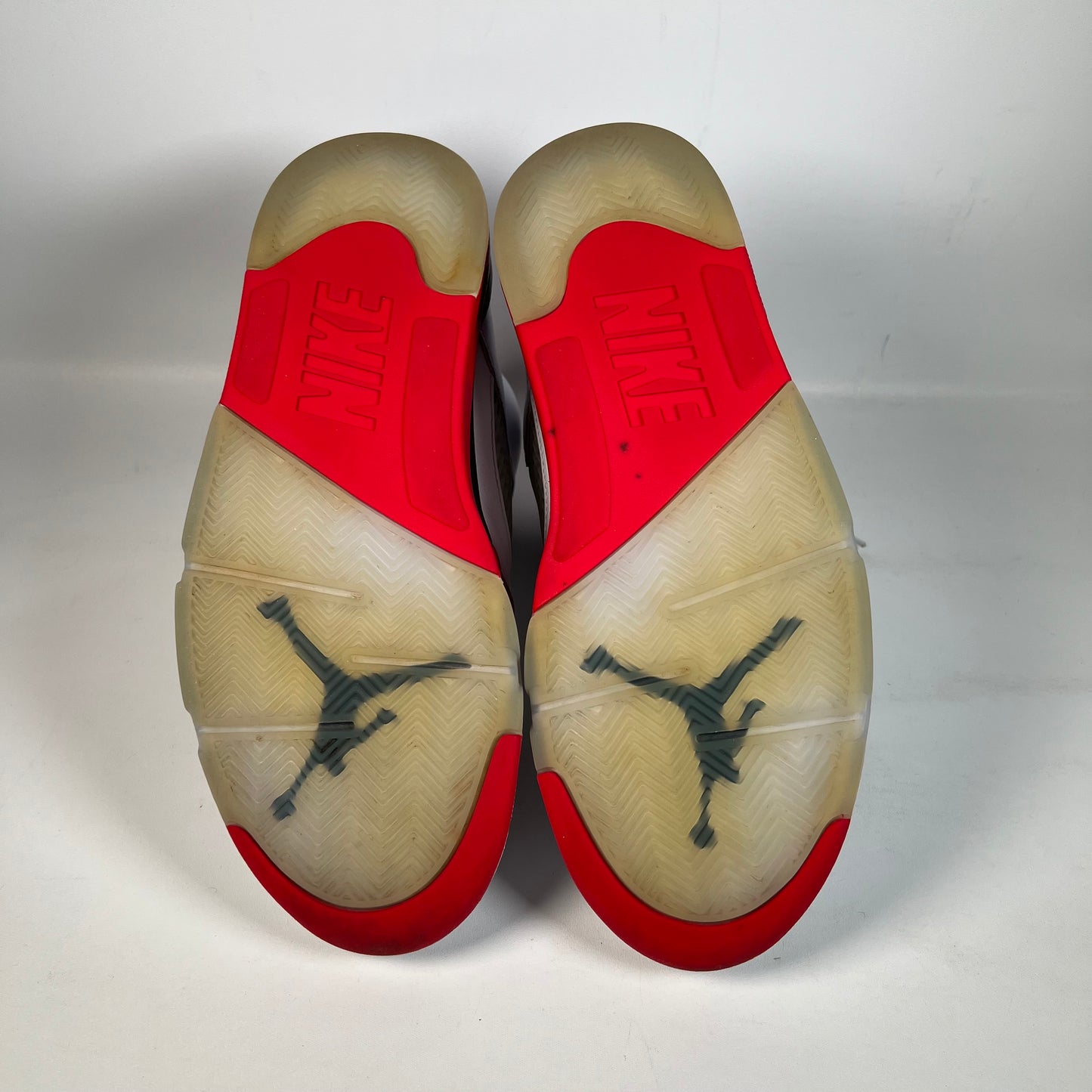 Jordan 5 Fire Red Black Tongue (2025) Size 10.5 USED s22369