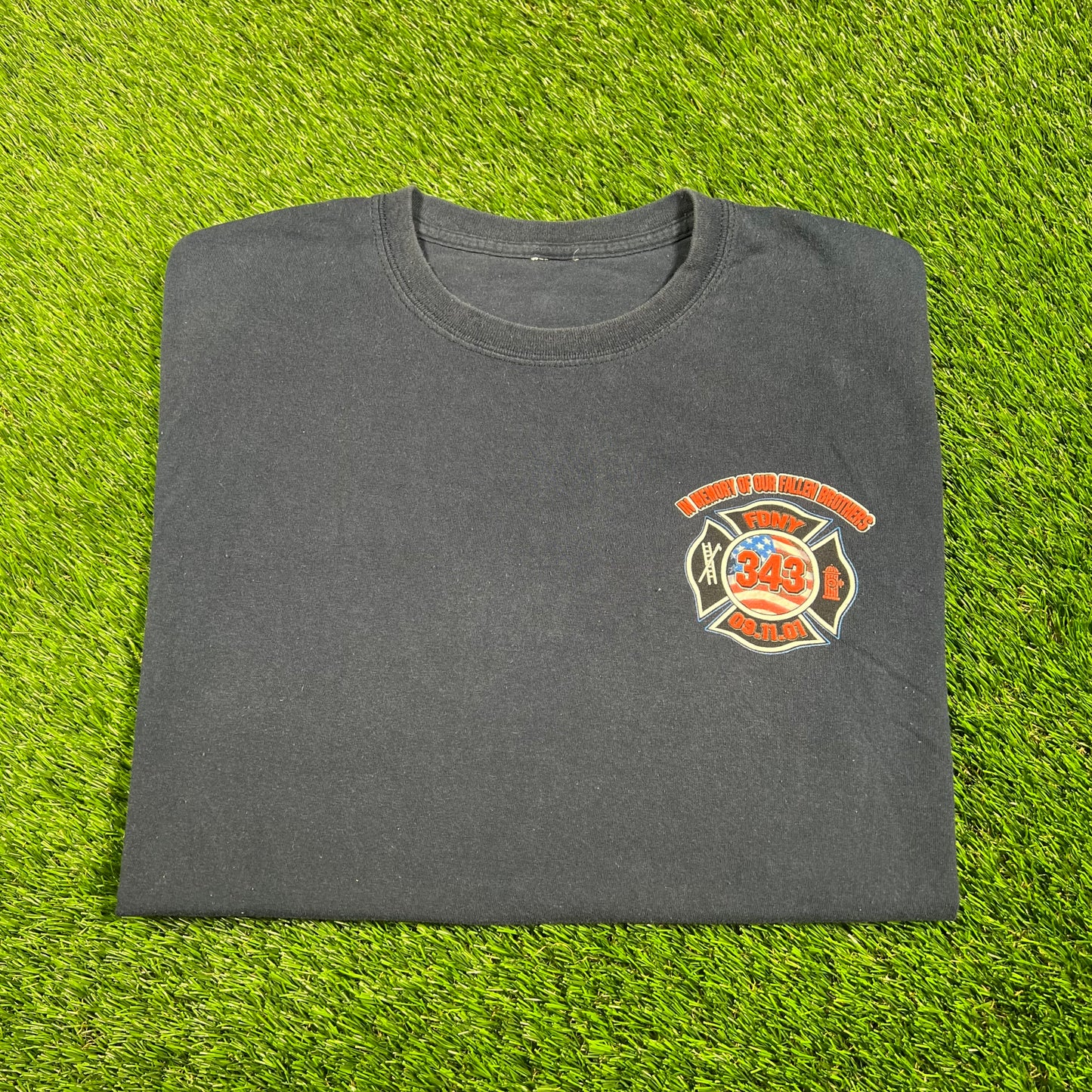 2001 FDNY In Memory Navy Tee Size Large USED v17709