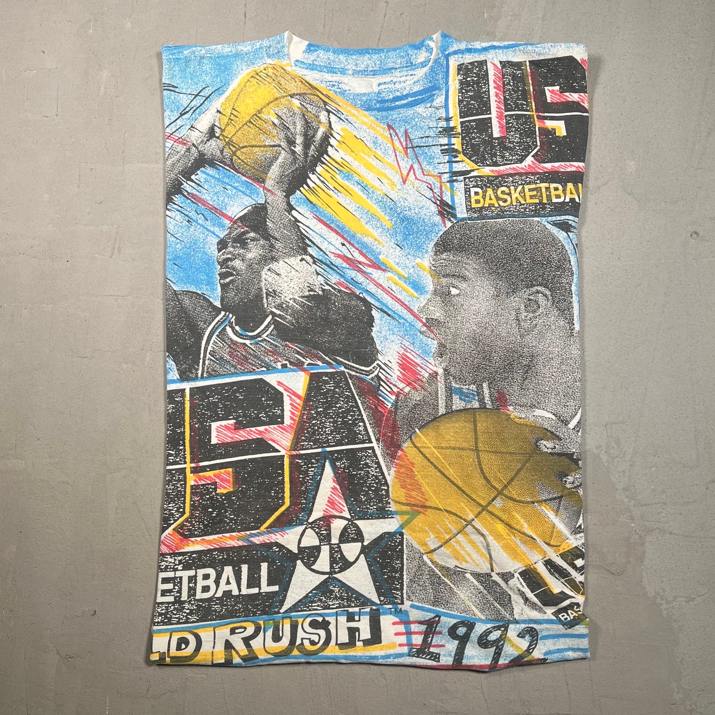 1992 Magic Johnson Tag USA Basketball Full Print Tee Size Large USED v5168