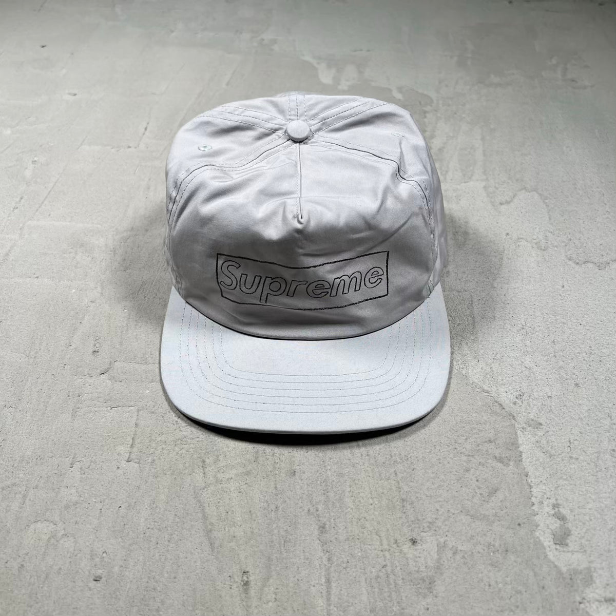 Supreme KAWS Chalk Logo 5 Panel Hat Grey (2021) USED x18381