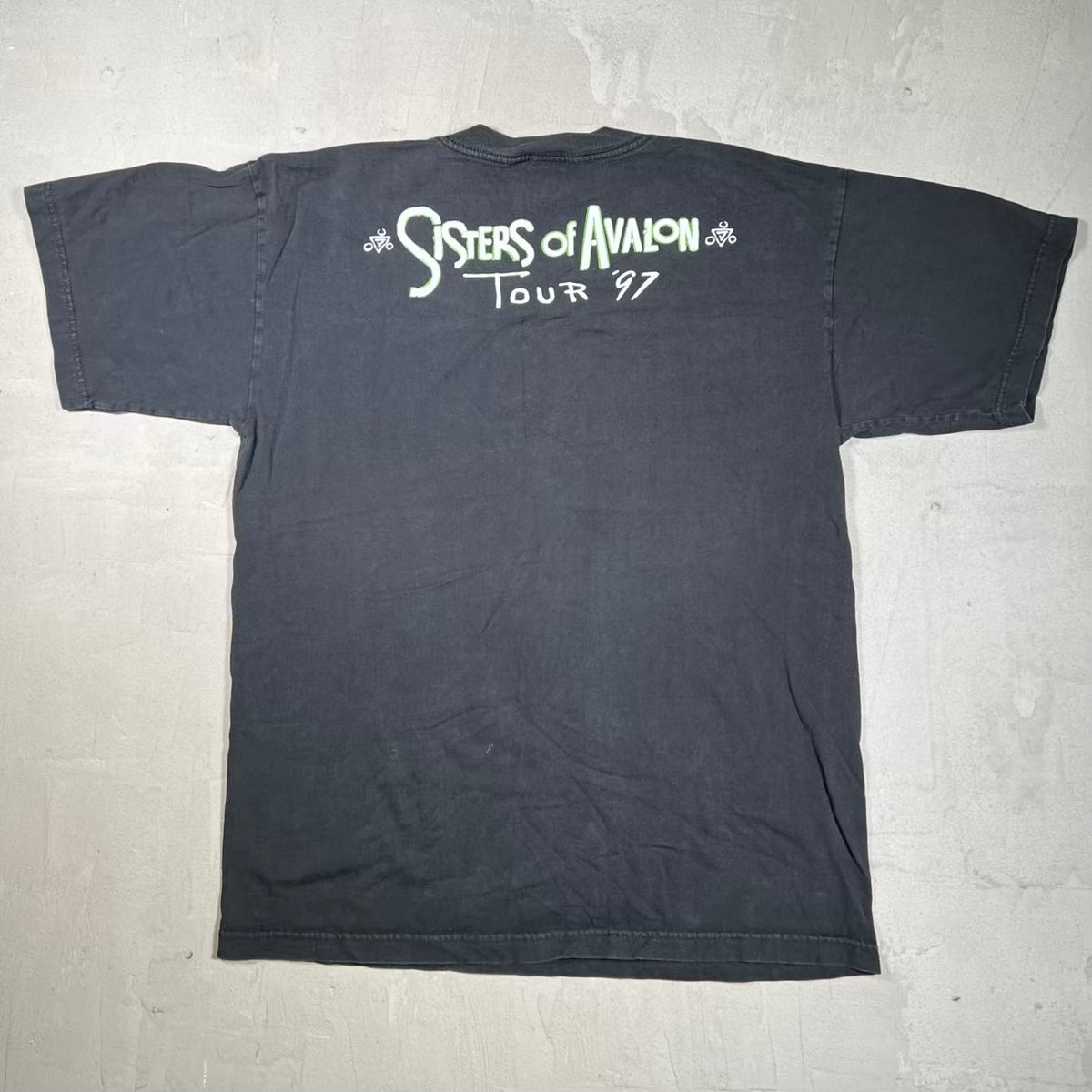1997 Cyndi Lauper Sisters of Avalon Tour Black Tee Size Large USED v20230
