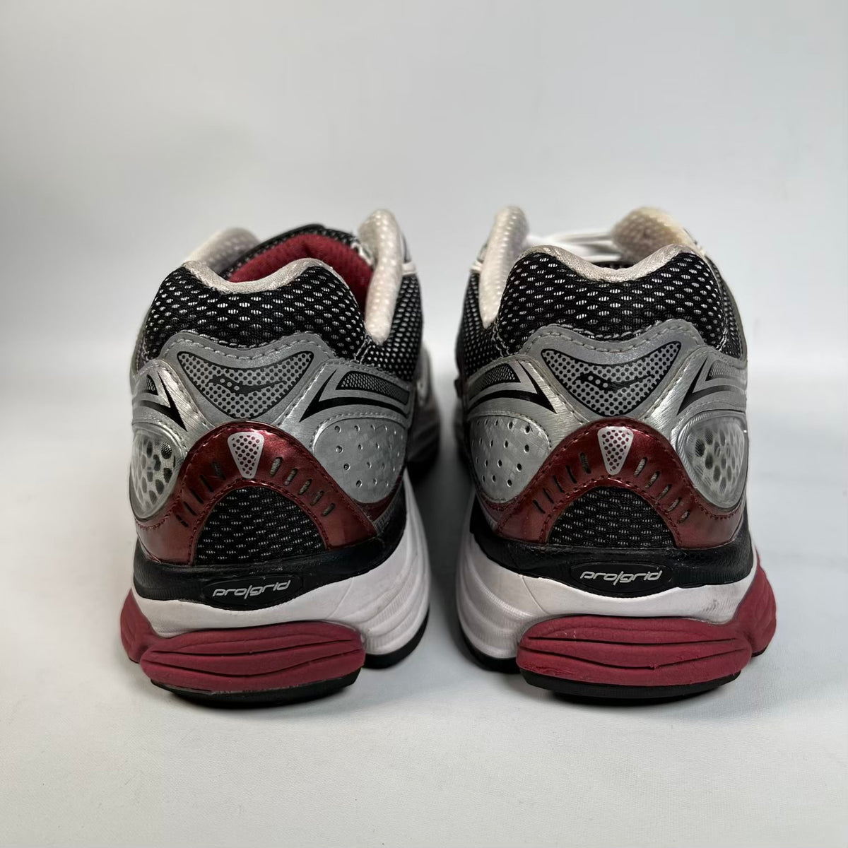 Saucony ProGrid Omni 9 White Silver Red (2023) Size 11 USED s23365
