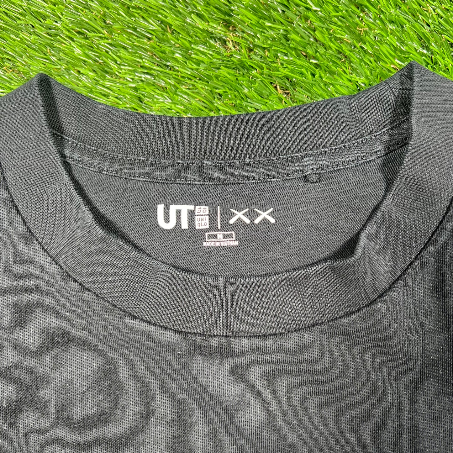 Kaws Uniqlo Grey Figure Black Tee Size Medium USED x14797