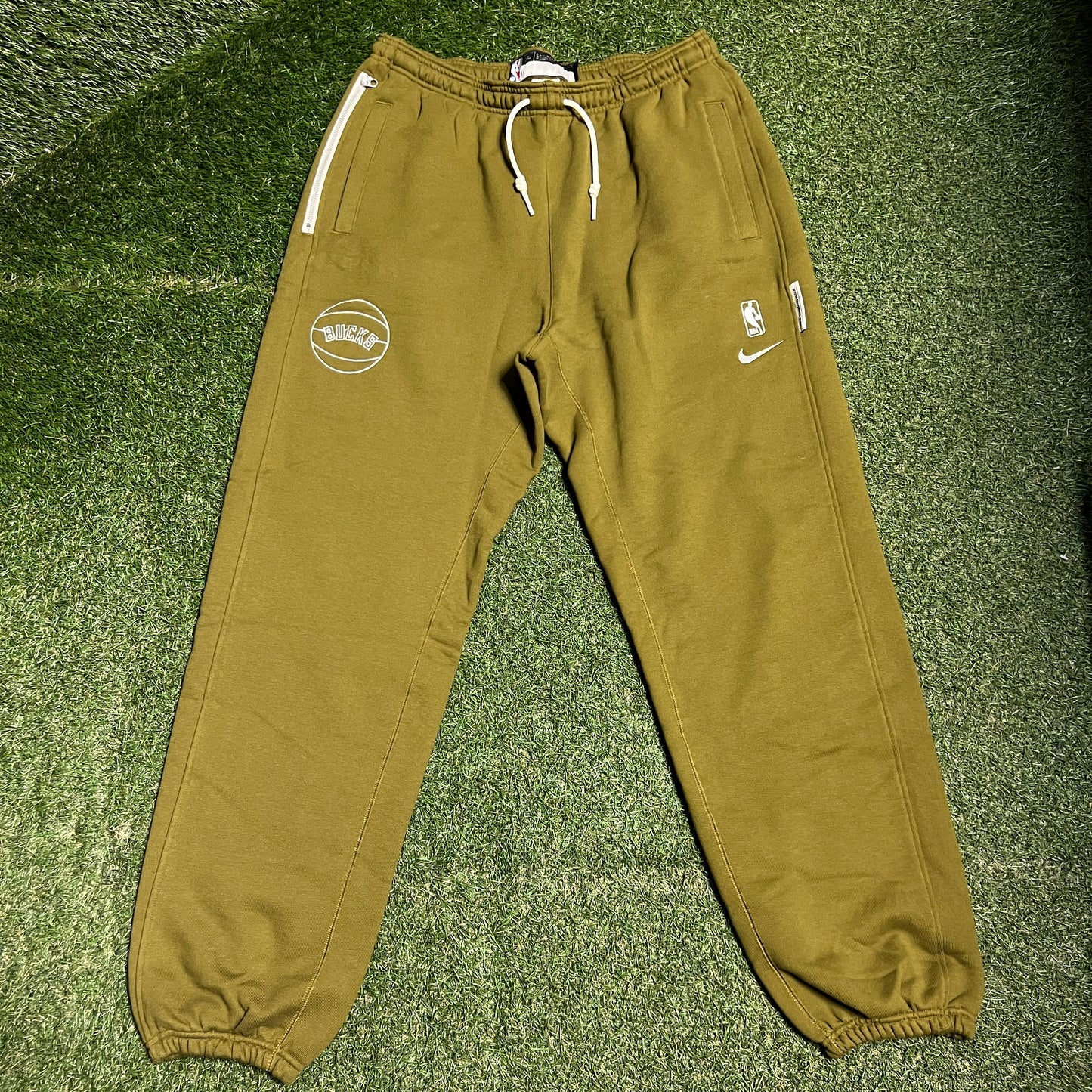 Nike NBA Milwaukee Buck Green Sweatpants Size XL NEW v16483