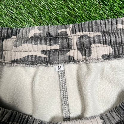 GV Gallery Raspberry Hills Camo Sweatpants w/ Red Lettering Size Medium USED x15940