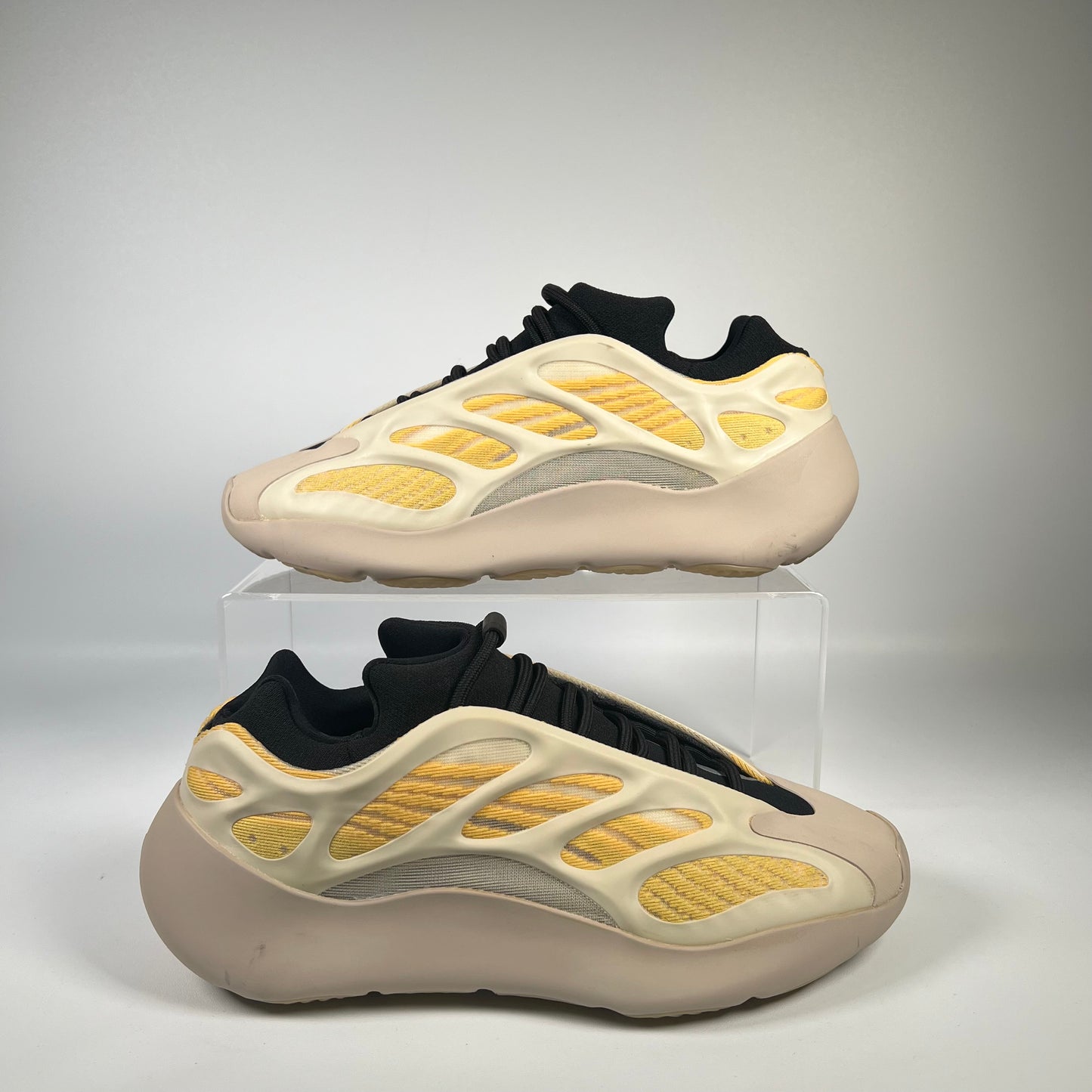 Yeezy 700 V3 Azael (2019) Size 8 USED s19536