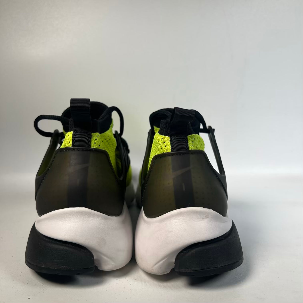Nike Air Presto Flyknit Ultra Volt Black White (2016) Size 10.5 USED s23603
