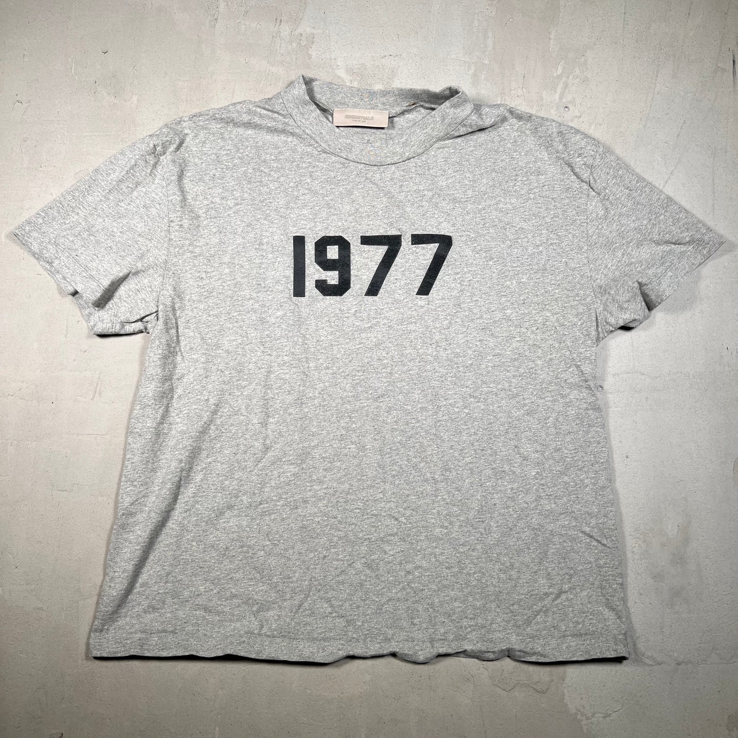 Essentials Fear Of God Grey 1977 Tee Size Medium USED x17413