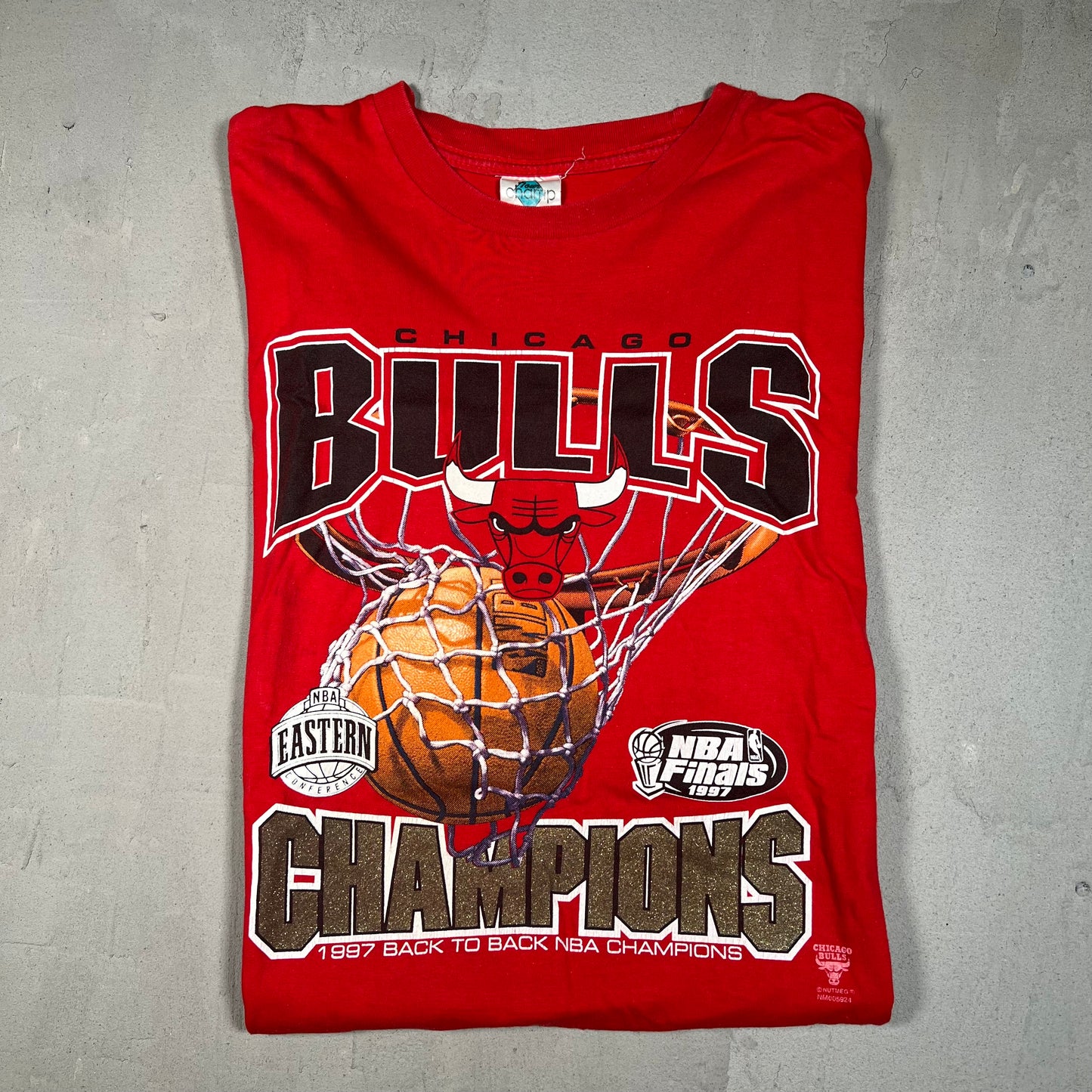 1997 Chicago Bulls NBA Finals Back to Back Champ Tag Red Tee Size XL USED v16728