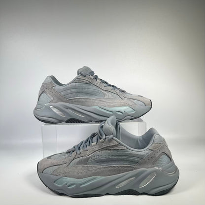 Yeezy 700v2 Hospital Blue (2019) Size 10.5 USED s23767
