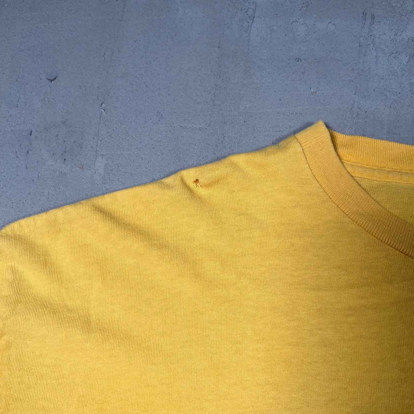 1990s Chicago Bulls Yellow Logo Tee Size XL USED v18976