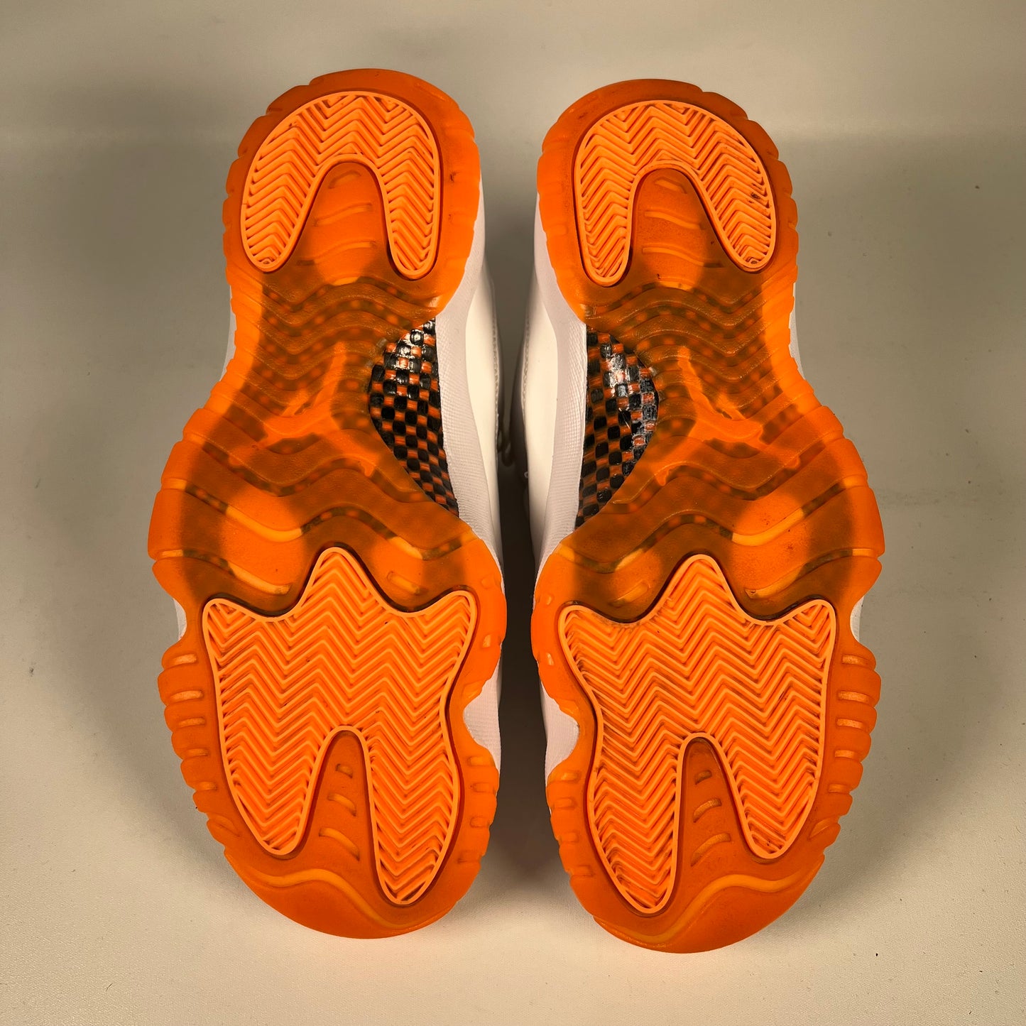 Jordan 11 Low Citrus (2021) Size 8.5M/10W USED s20203