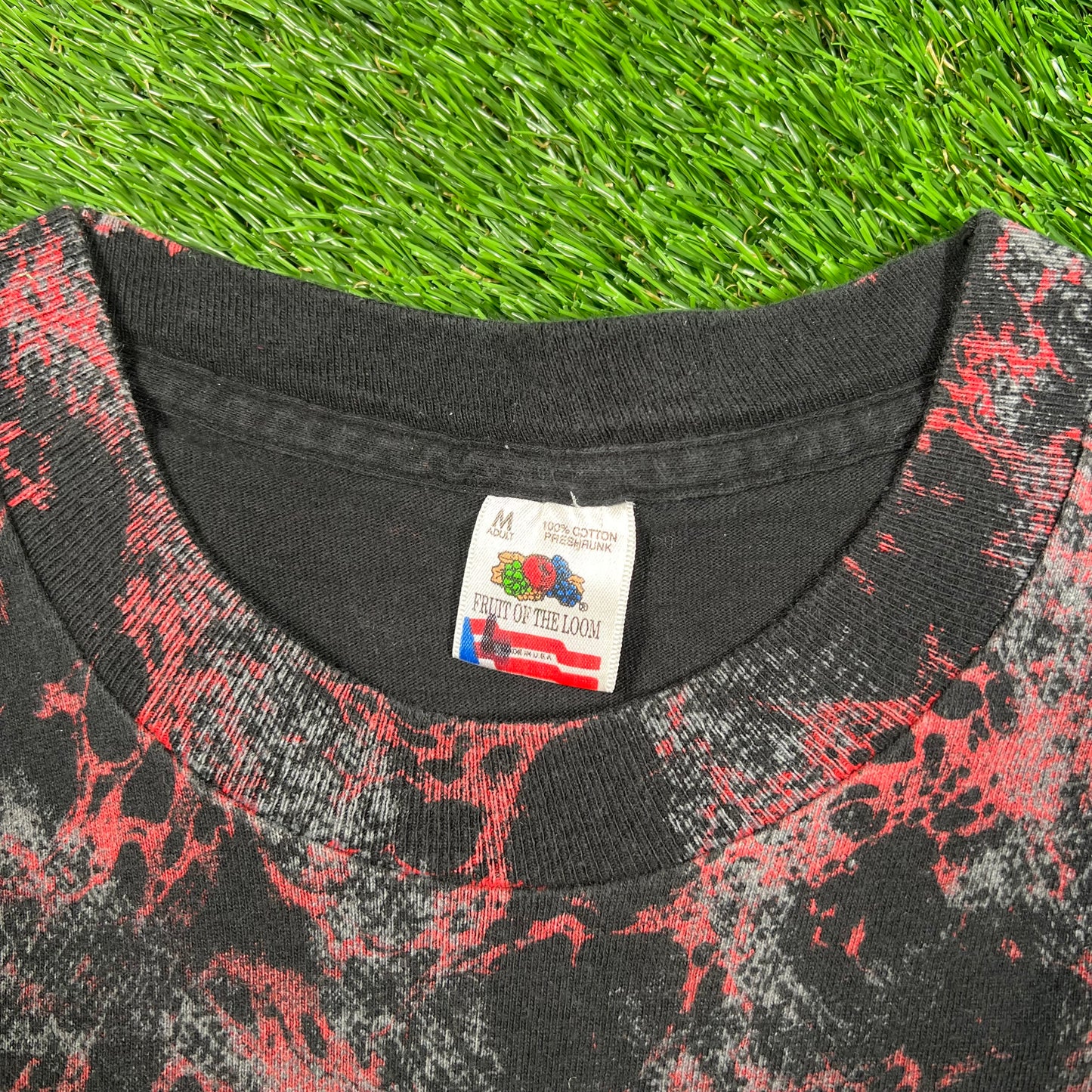 1994 Wisconsin Badgers AOP Black Tee Size Medium USED v18048