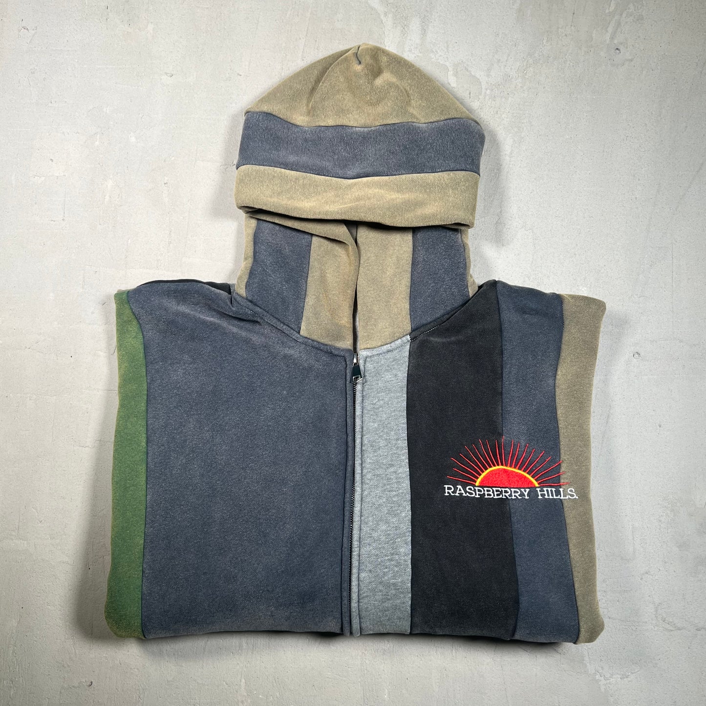 GV Gallery Raspberry Hills Bonsai Hoodie Size XL USED x17489