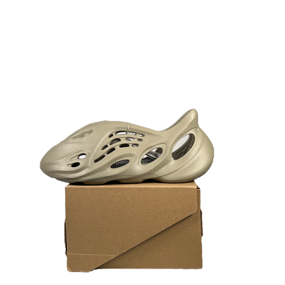 Yeezy Roam Runner Stone Salt Size 9 NEW s16117