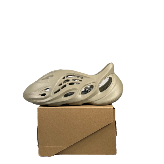 Yeezy Roam Runner Stone Salt Size 9 NEW s16117