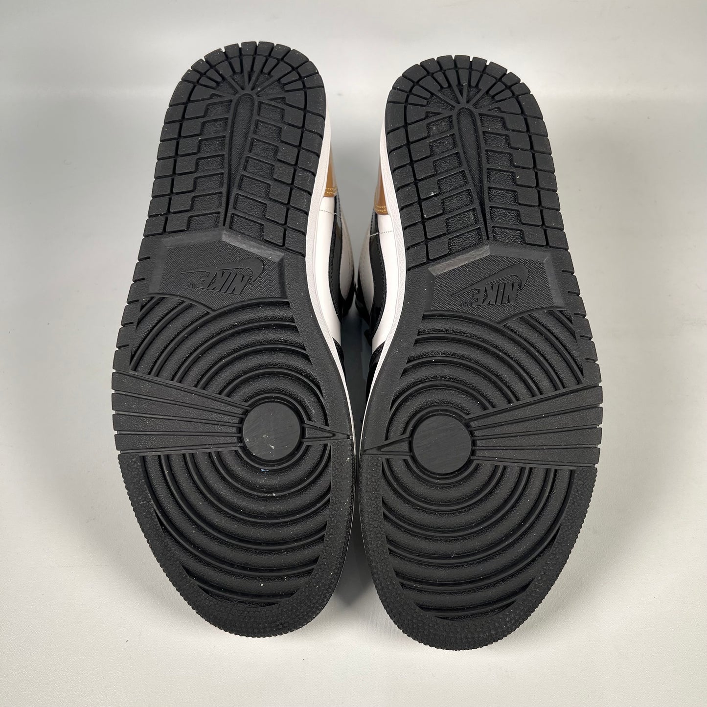 Jordan 1 Low Gold Toe (2019) Size 10 USED s19675