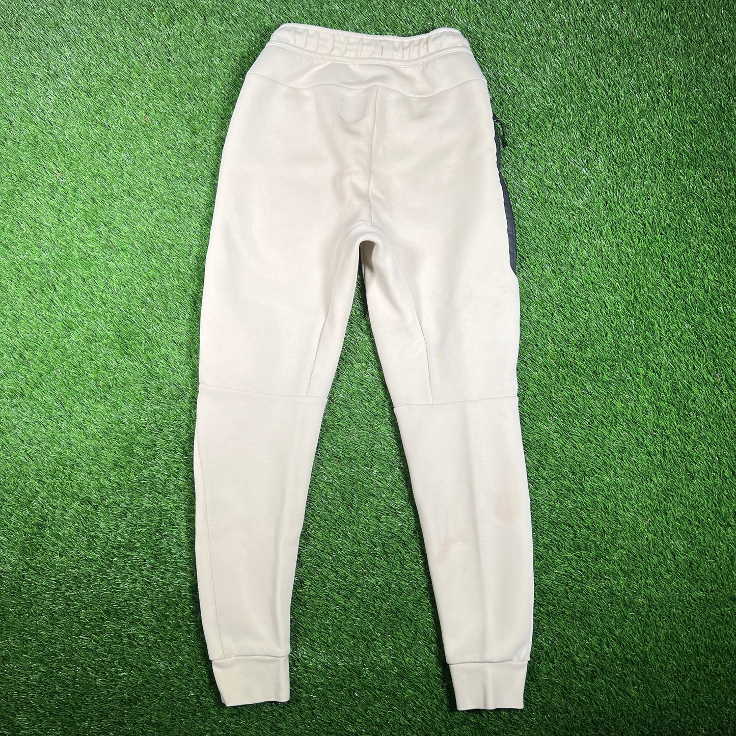 Nike Tech Tan Sweatpants Size Small USED v18100