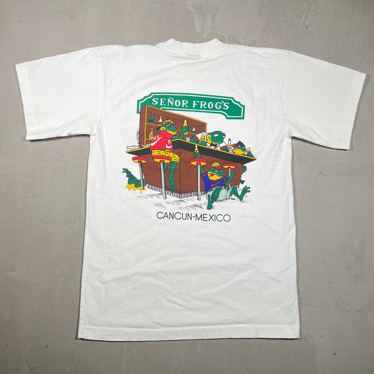 Senor Frogs Cancun Bar Logo White Tee Size Medium USED v19115