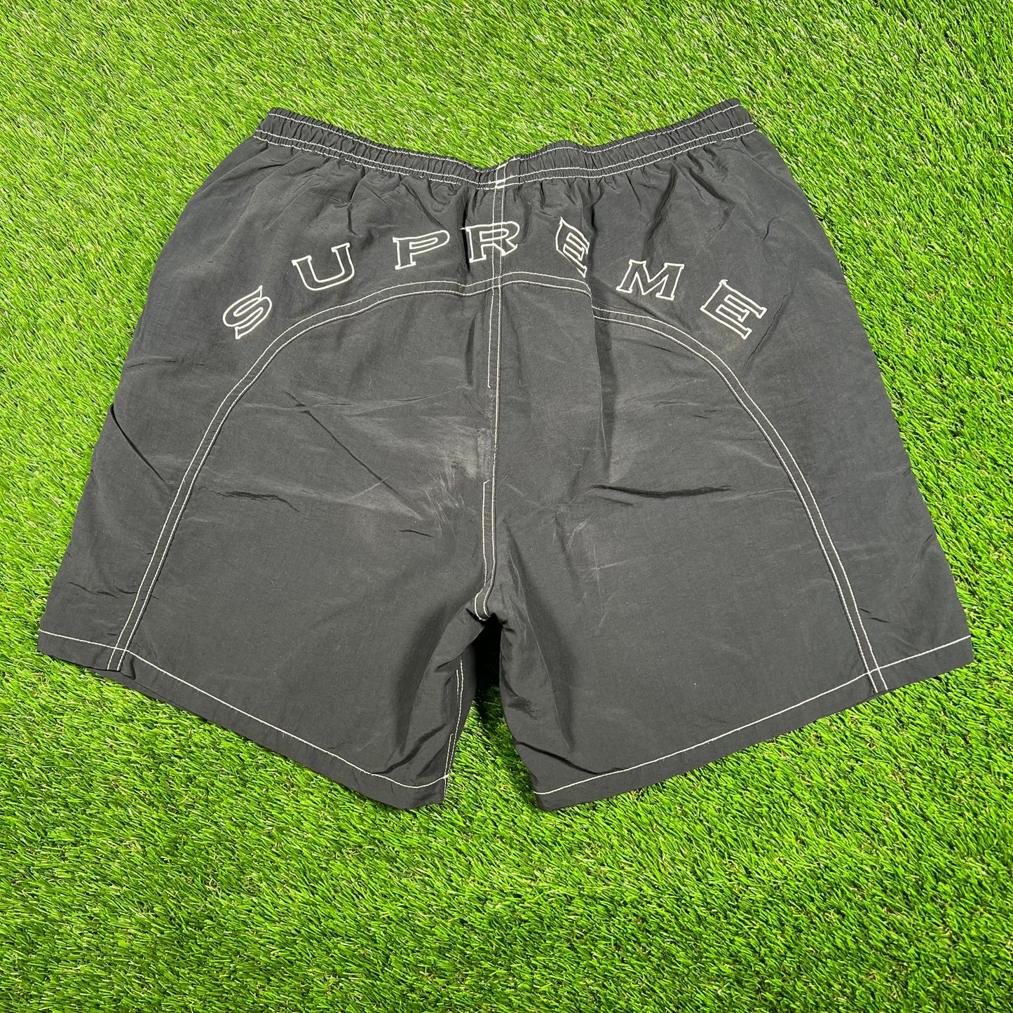 2020 Supreme Arc Logo Water Black Shorts Size Medium USED x15004
