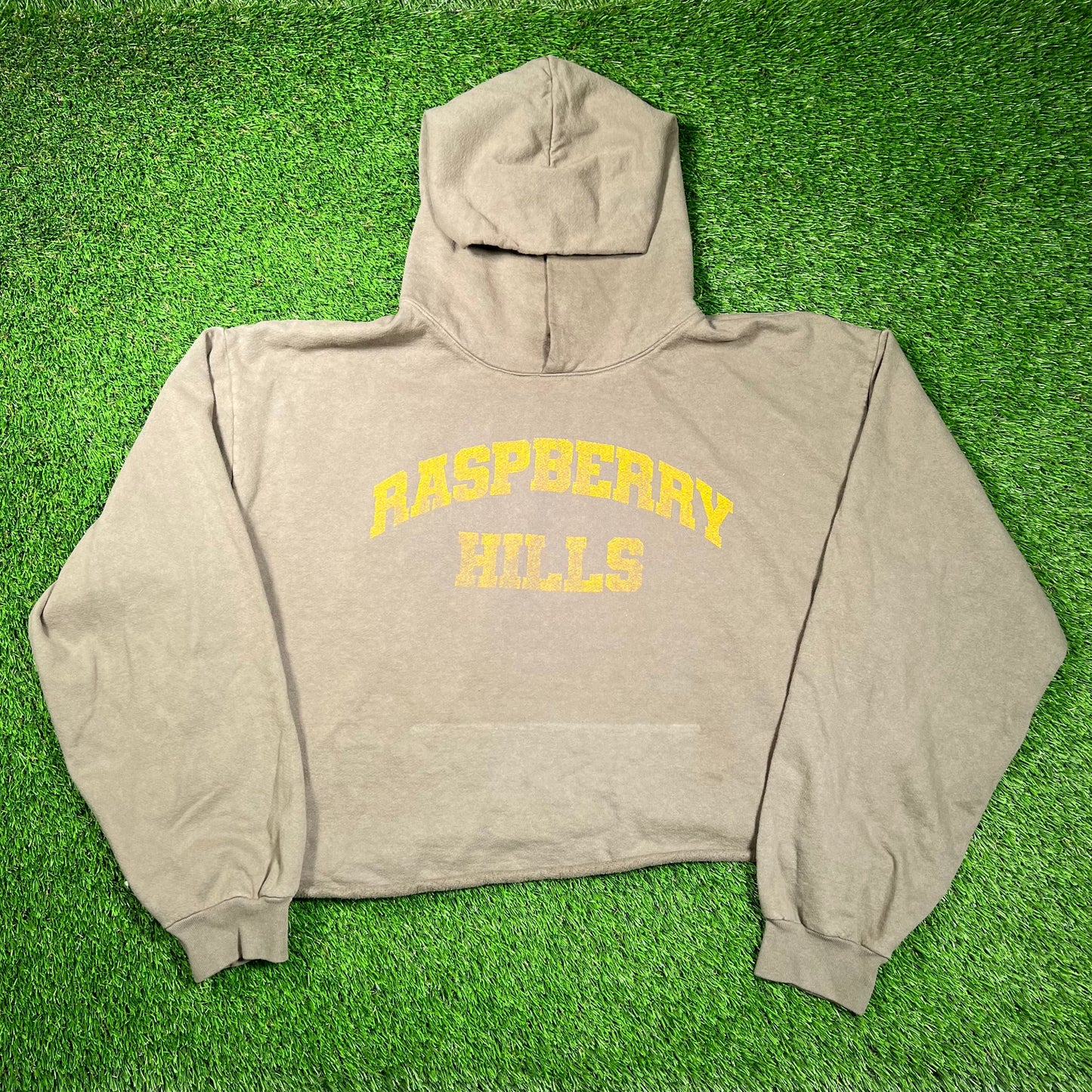 GV Gallery Raspberry Hills Yellow Logo Olive Green Hoodie Size Large Crooped USED x16700