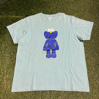 Kaws Uniqlo Blue Figure Sitting Teal Tee Size XXL USED x14055