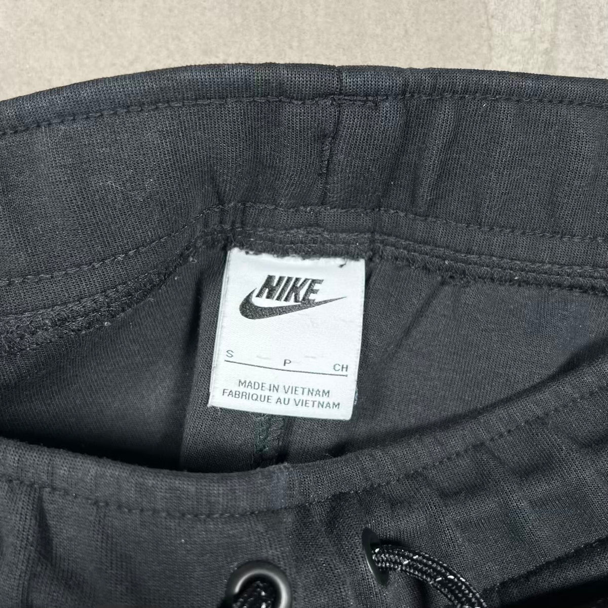 Nike Tech Black Sweatpants Size Small USED v20204
