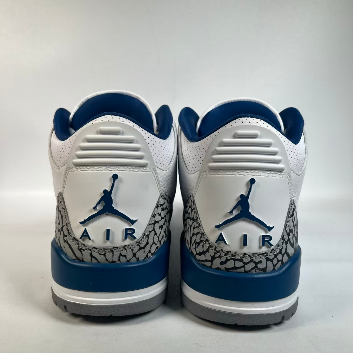 Jordan 3 Wizards (2023) Size 9 USED s23517