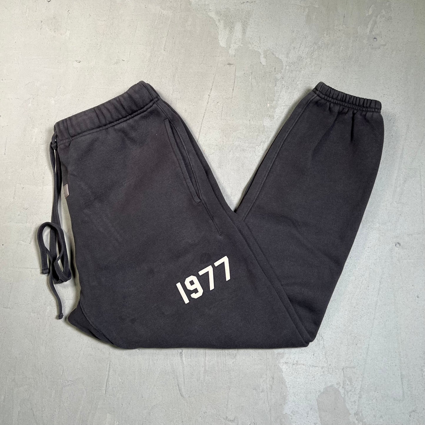 Essentials Fear of God FOG 1977 Dark Grey Sweatpants Size Small USED x17666