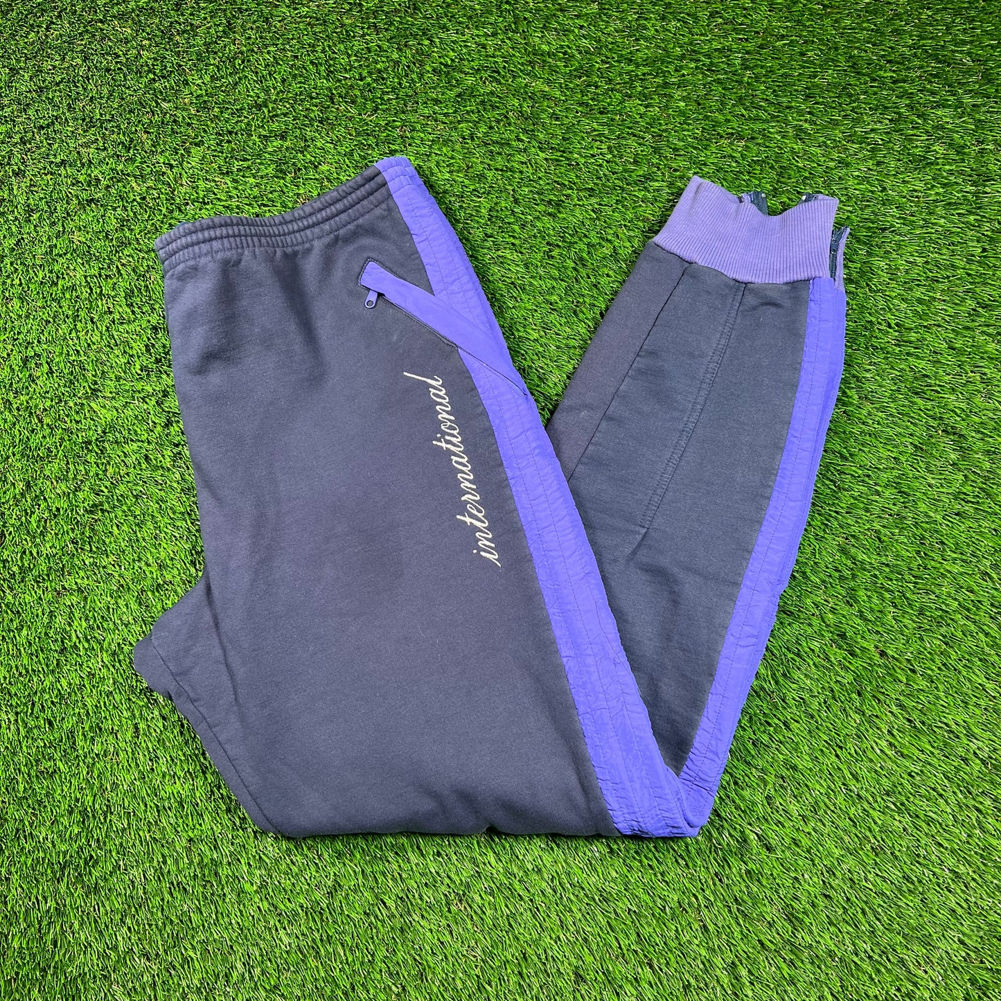 1980s Nike International Navy Sweat Pants Size Large USED v18540