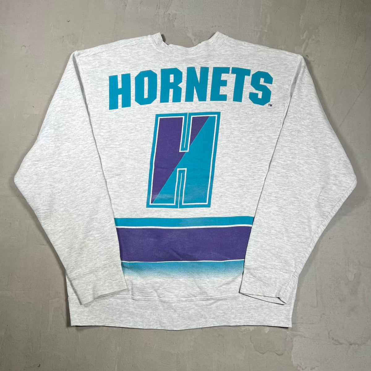 1990s Charlotte Hornets NBA Wrap Around AOP Grey Crewneck Size Large USED v20134