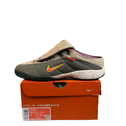 Nike Total 90 Mule Kids of Immigrants Khaki Size 10.5 NEW s22224