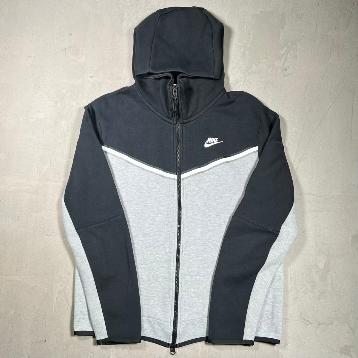 Nike Tech Black/Grey Hoodie Size Medium USED v20205