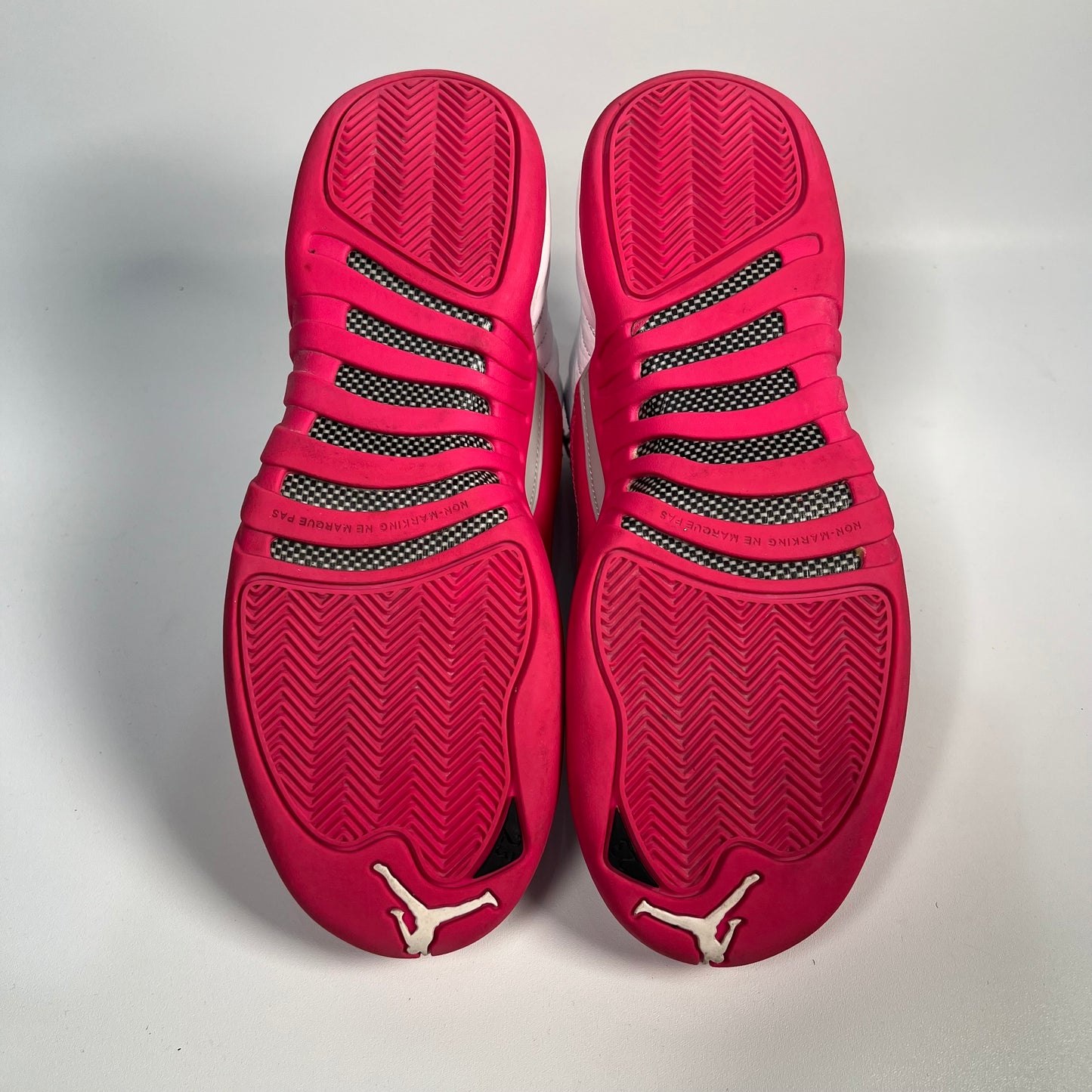 Jordan 12 Dynamic Pink GS (2015) Size 9.5y USED s17548