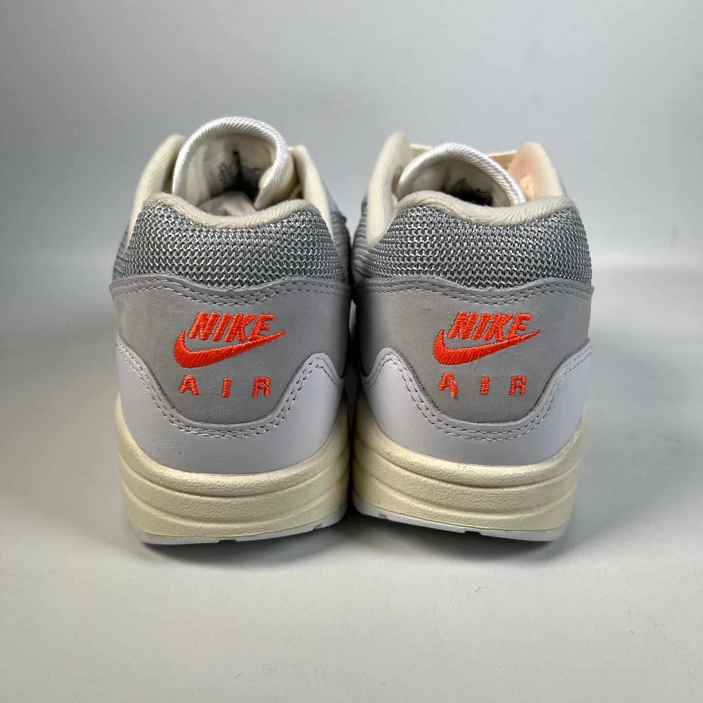 Nike Air Max 1 Patta Waves White Hyper Crimson (2026) Size 8.5 USED s22384